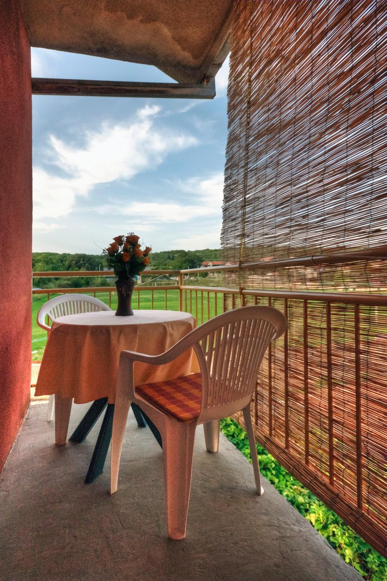 Apartments Srhoj Stari Grad Kültér fotó