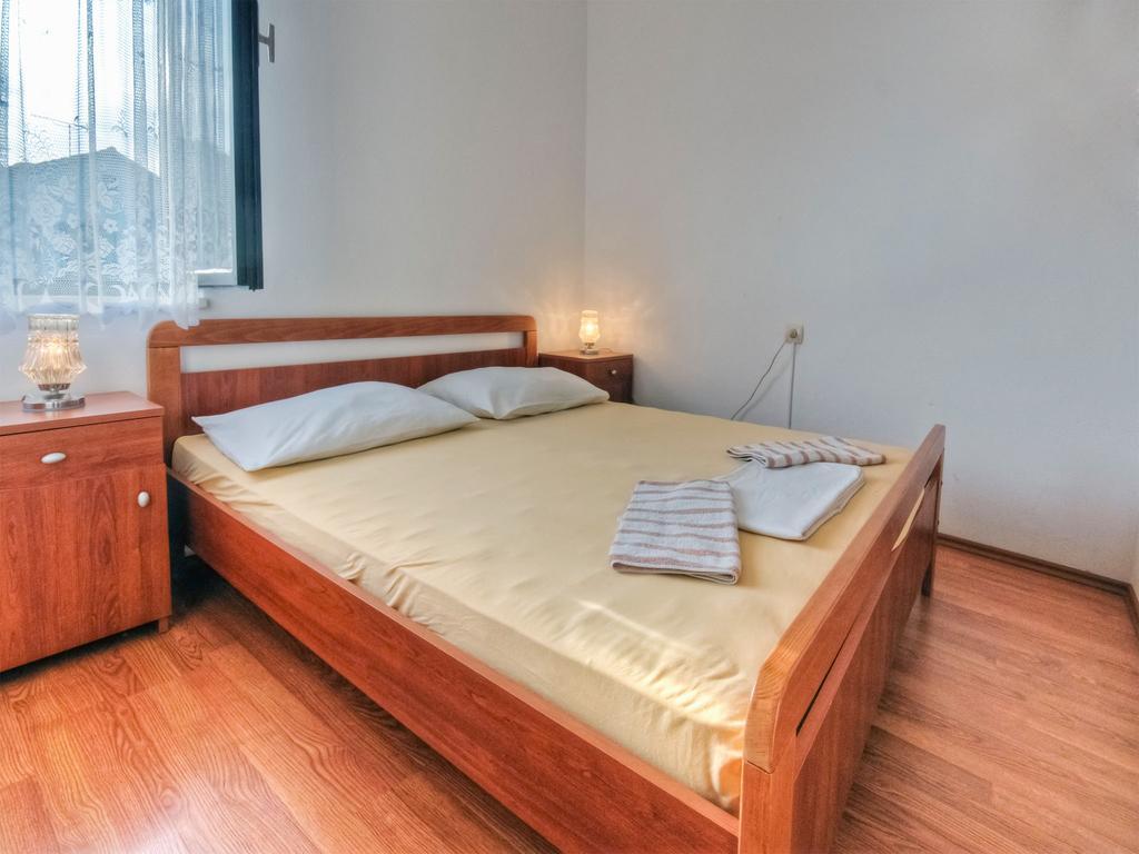 Apartments Srhoj Stari Grad Kültér fotó