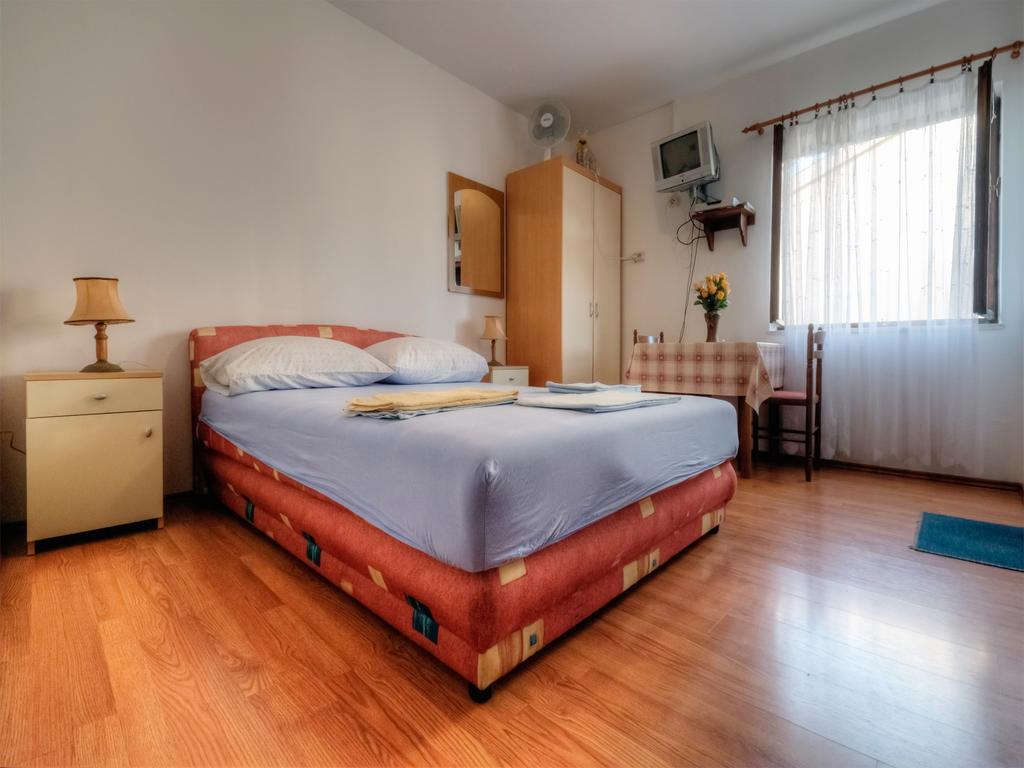Apartments Srhoj Stari Grad Kültér fotó