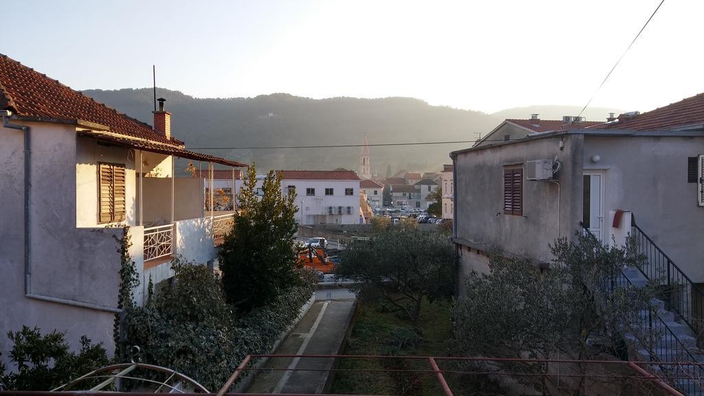 Apartments Srhoj Stari Grad Kültér fotó