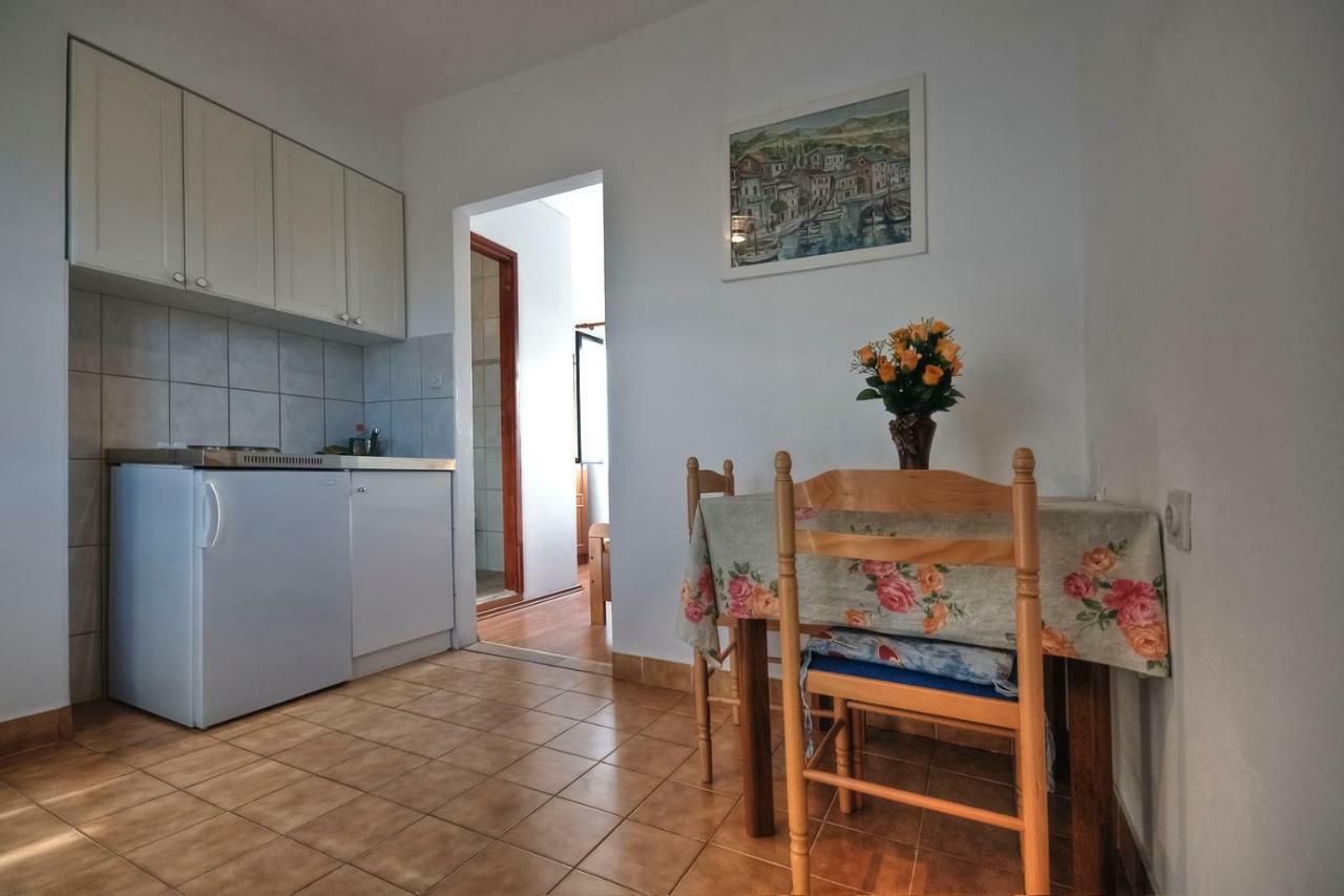 Apartments Srhoj Stari Grad Kültér fotó