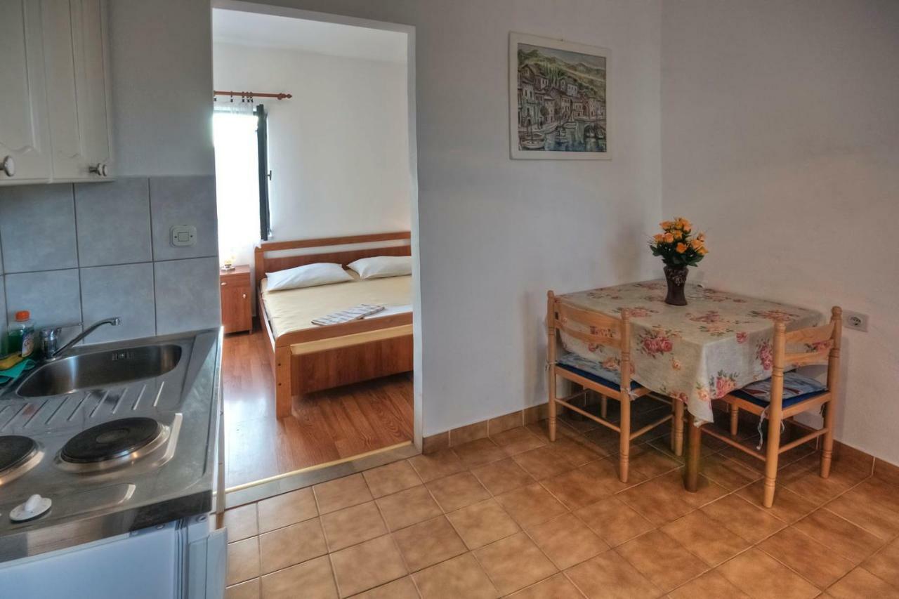Apartments Srhoj Stari Grad Kültér fotó