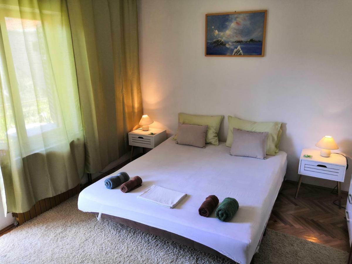 Apartments Srhoj Stari Grad Kültér fotó