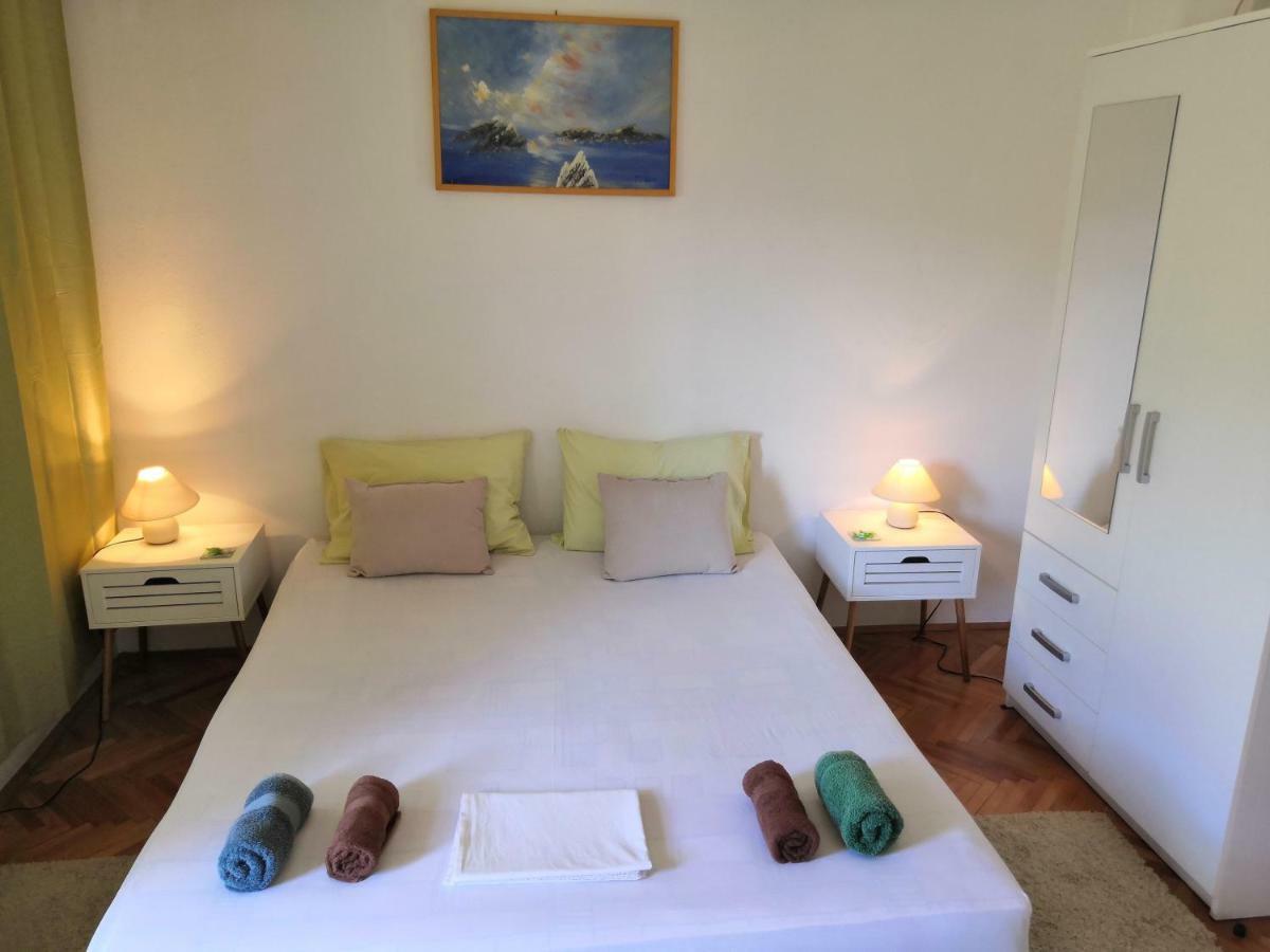 Apartments Srhoj Stari Grad Kültér fotó