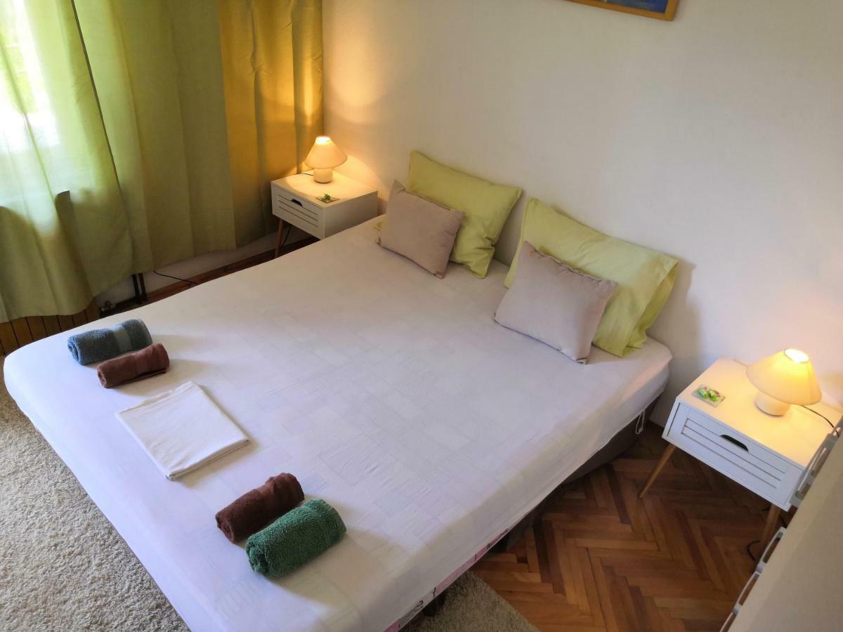 Apartments Srhoj Stari Grad Kültér fotó